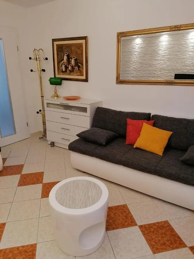 Apartments Kiara Sabunike 836 Privlaka